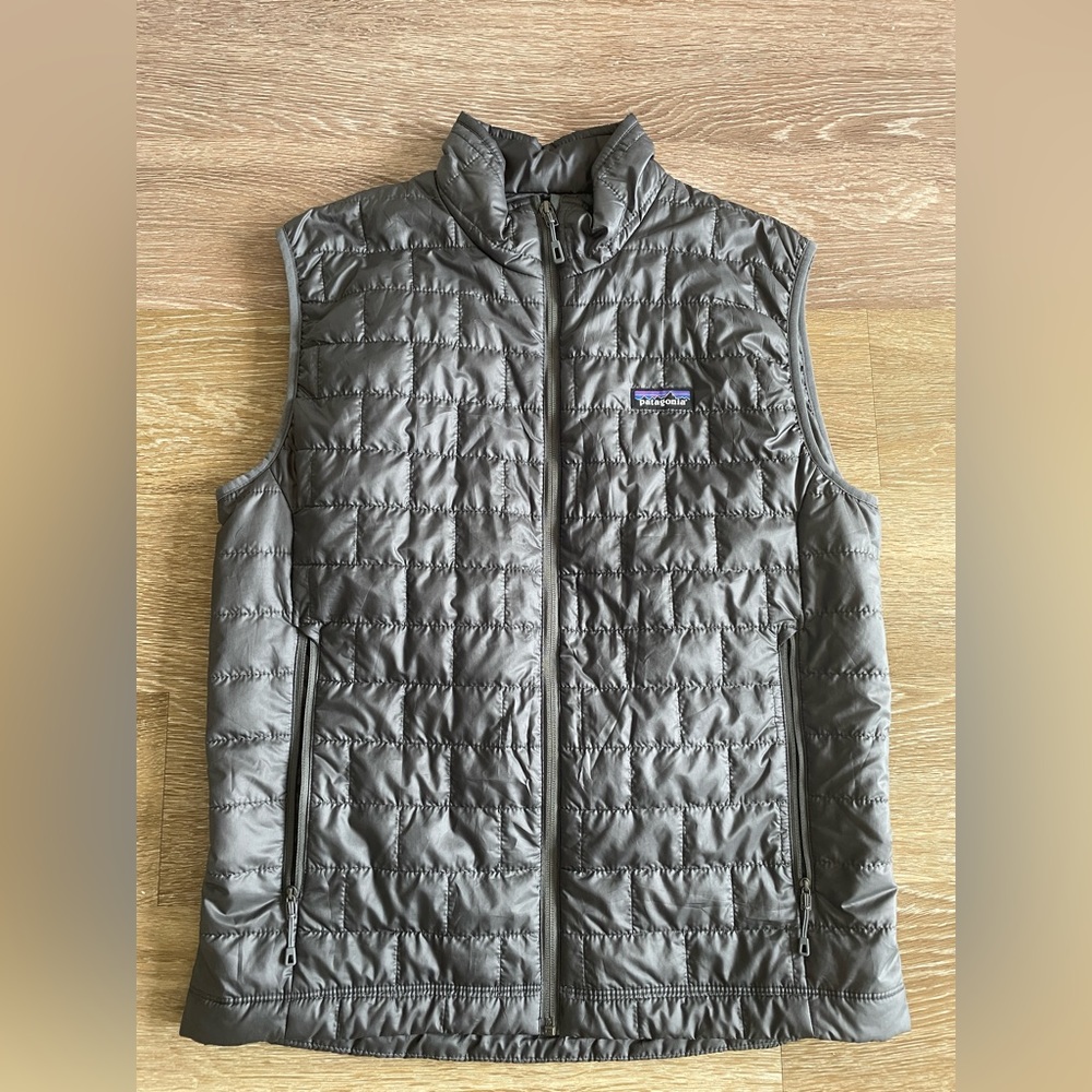 Patagonia men’s nano puff vest